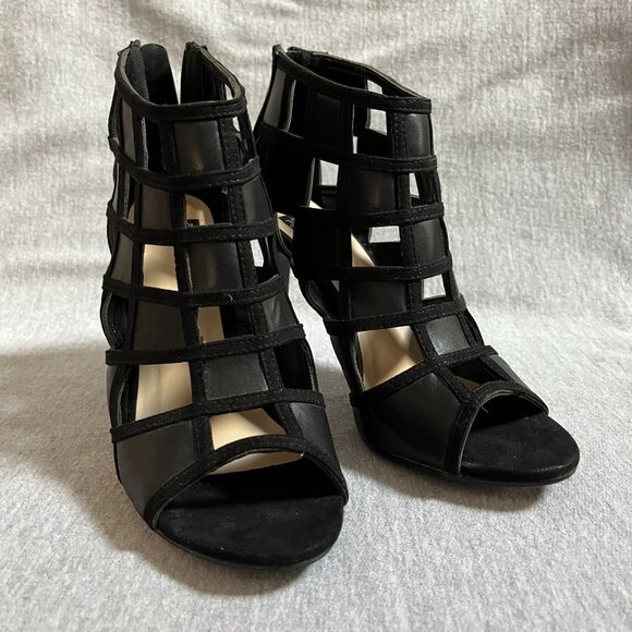 NYLA Juliet Black Back-Zip Peep-Toe Booties. Size 7 - Picture 3 of 12